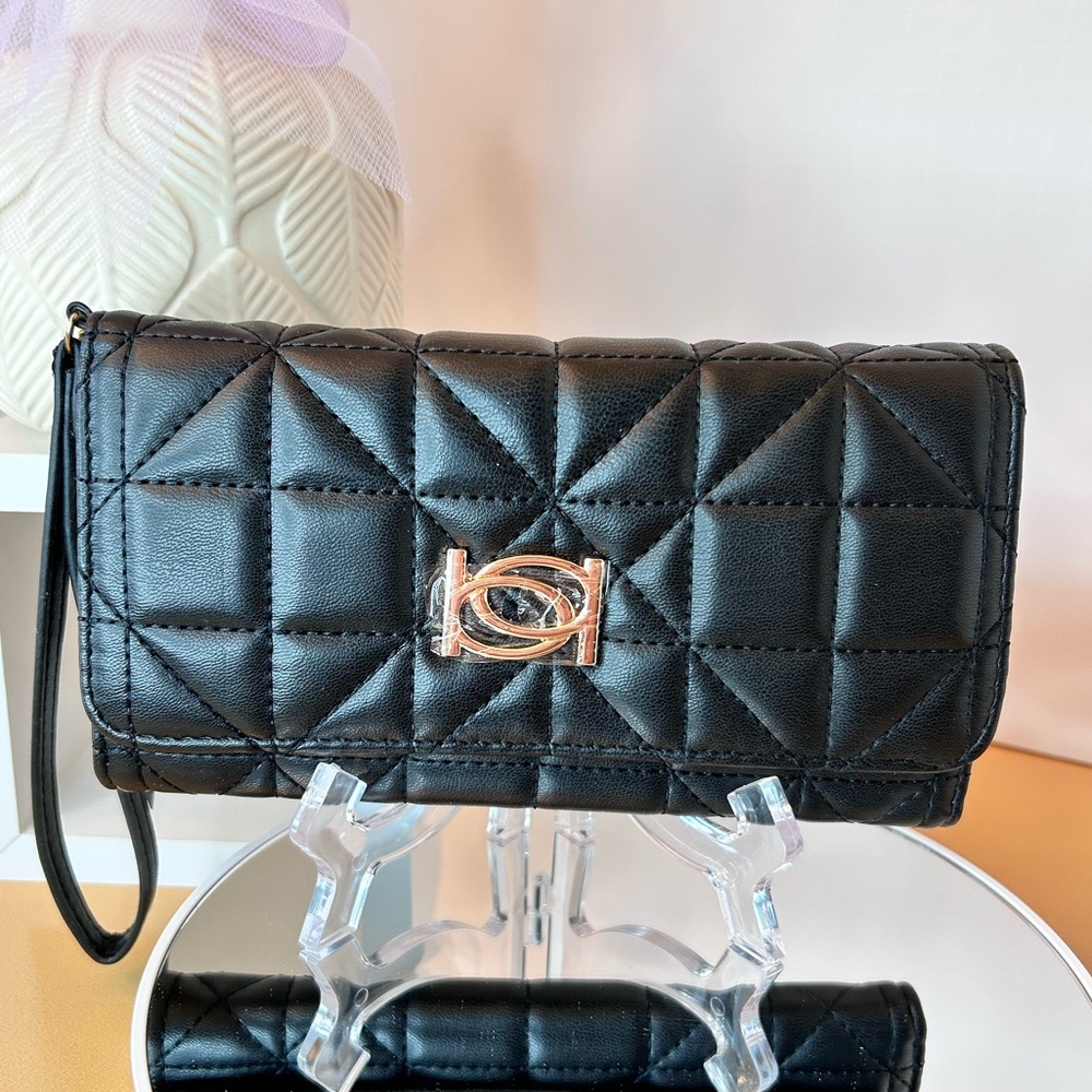 FLASH SALE! Bebe Elegant Black Quilted Women's Wristlet NWT